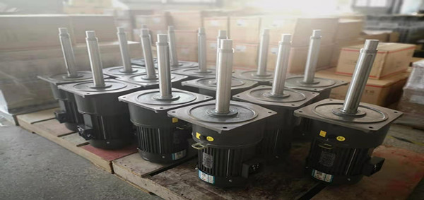 加長(zhǎng)軸減速機(jī)，專用減速機(jī)，塑料粉碎減速機(jī)