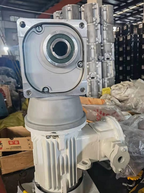SGF小型直角減速機(jī)配防爆電機(jī).jpg