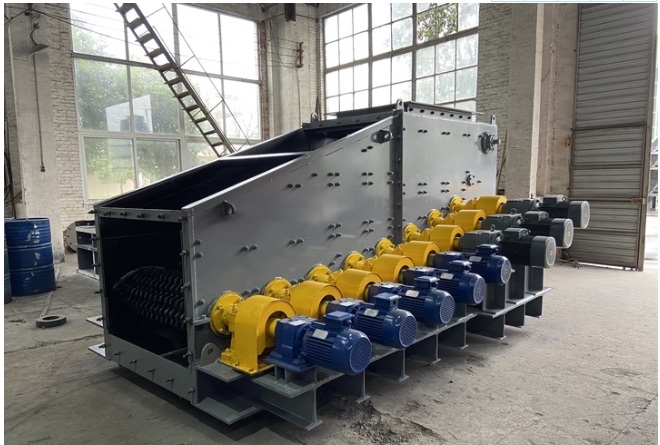 邁傳R系列斜齒輪減速機(jī)應(yīng)用在泥石分離機(jī)上.jpg