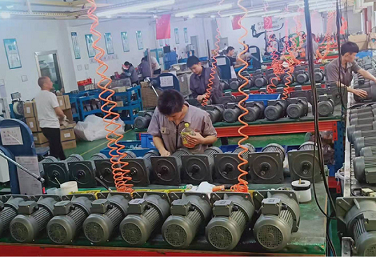 小型立式齒輪減速馬達生產(chǎn)中 (2).png