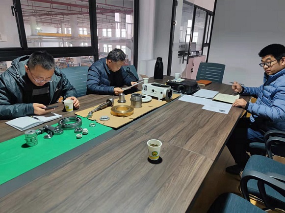 減速機(jī)技術(shù)探討會(huì)議進(jìn)行中.jpg