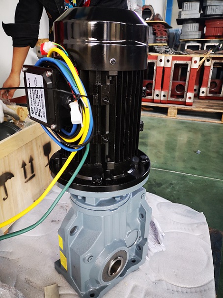 邁傳斜齒輪減速機(jī)可以配直流電機(jī)嘛？ (1).jpg