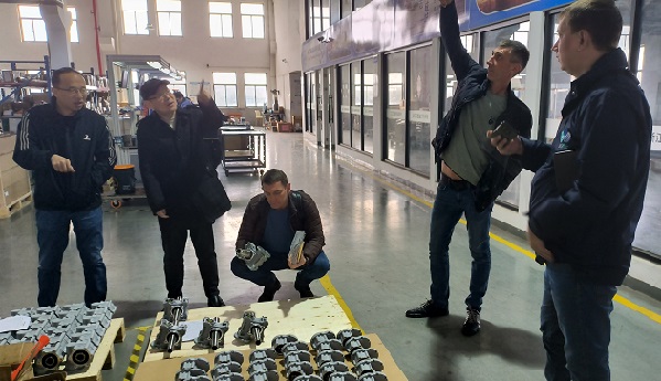 熱烈歡迎俄羅斯客戶來司進行減速機項目技術交流！