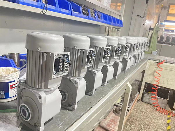 士元直角減速機(jī)，直角中空減速機(jī)，小型直交軸齒輪減速機(jī)，生產(chǎn)廠家，減速馬達(dá)2.jpg
